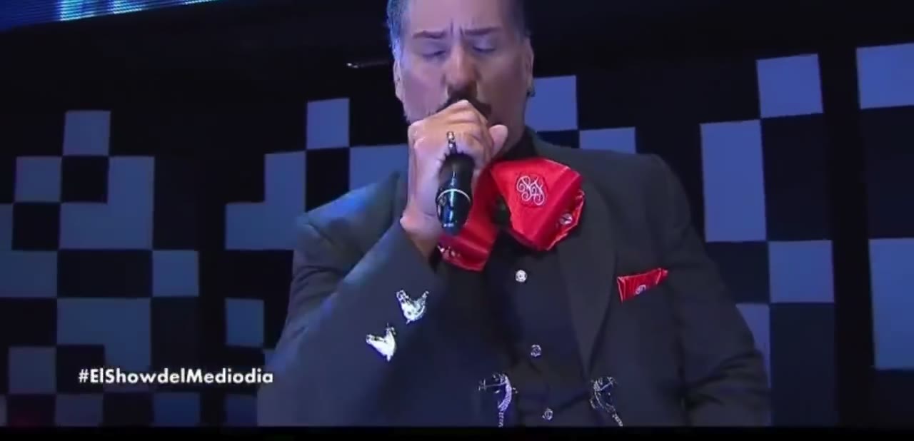 «Estos Celos» — en vivo